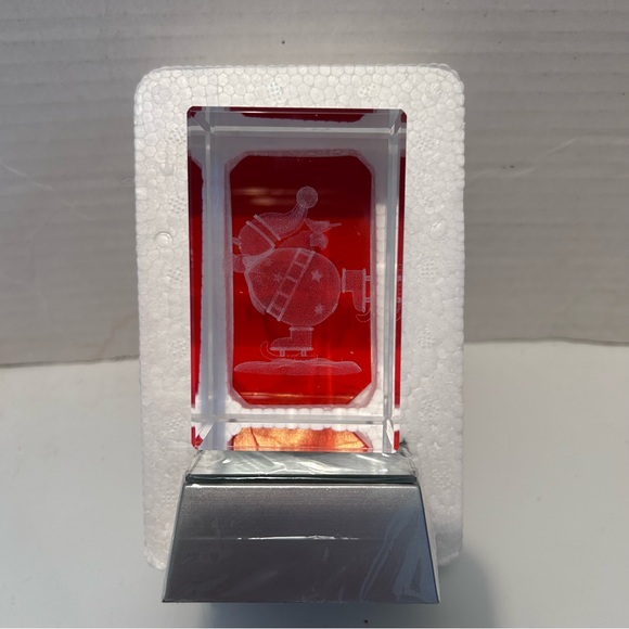 Lighted engraved holiday crystal - ICE SKATING SANTA - Picture 3 of 9